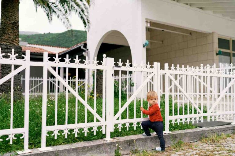 How Much Does a 6-Foot Privacy Fence Cost Per Foot?